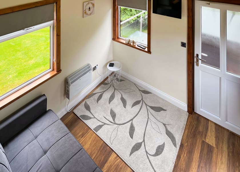 Treetops (Tiny House) - Riverview Holiday Park, Newcastleton,