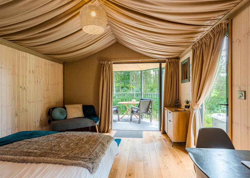 Babar - Riverside Cabins, Shrewsbury
