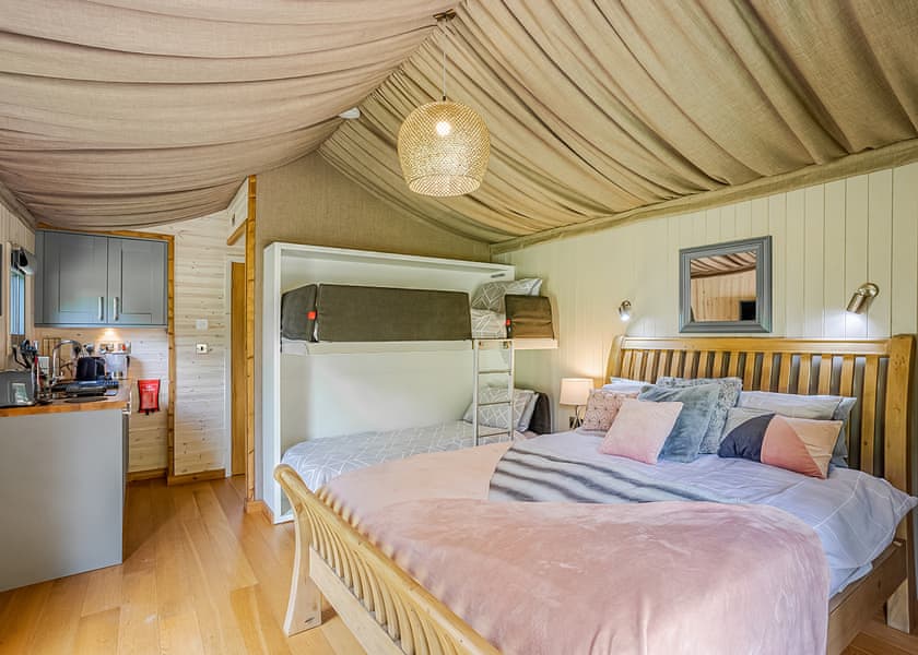 Doris - Riverside Cabins, Shrewsbury