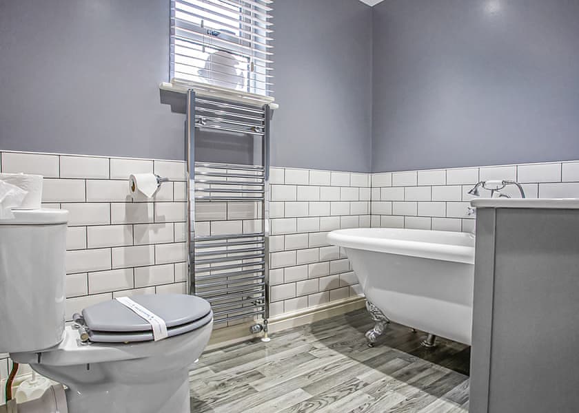 Exclusive 8 Berth Lodge with Hot Tub - Sandy Balls Holiday Village, Godshill, Fordingbridge