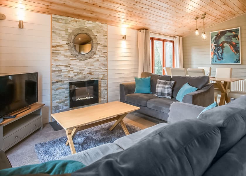 6 Berth Luxury Wooden Lodge 3 bed with Hot Tub - Sandy Balls Holiday Village, Godshill, Fordingbridge