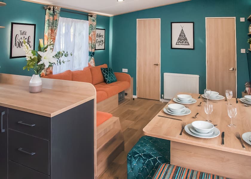 Burst of Blue 7 Berth (5+2) - Sandy Balls Holiday Village, Godshill, Fordingbridge