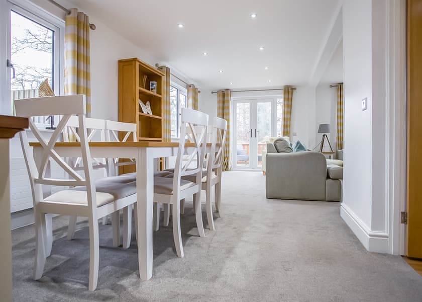 Exclusive 4 Berth Lodge with Hot Tub Pet - Sandy Balls Holiday Village, Godshill, Fordingbridge