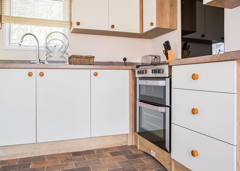 Exclusive 6 Berth Caravan 3 Bed - Sandy Balls Holiday Village, Godshill, Fordingbridge