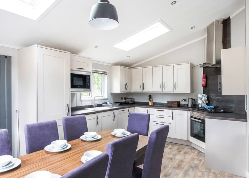 Exclusive 6 berth Lodge 3 Bed Hot Tub Pet - Sandy Balls Holiday Village, Godshill, Fordingbridge