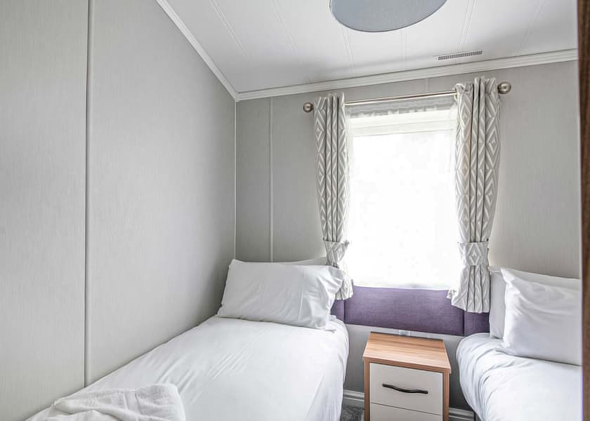 Exclusive 6 berth Lodge 3 Bed Hot Tub Pet - Sandy Balls Holiday Village, Godshill, Fordingbridge