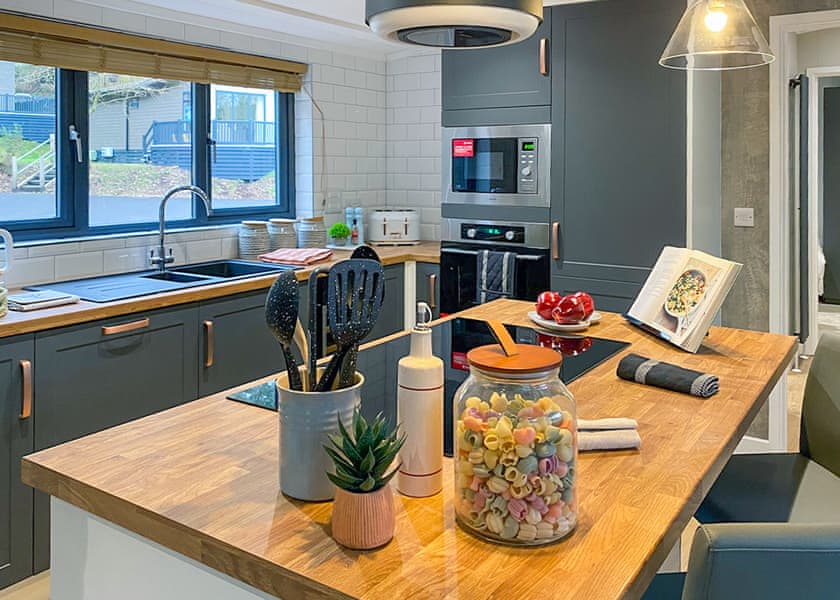 Forest Deer Lodge 6 Berth 3 Bed With Hot Tub - Sandy Balls Holiday Village, Godshill, Fordingbridge