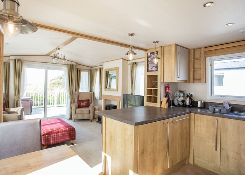 Indulgent 6 Berth Caravan 3 Bed Pet - Sandy Balls Holiday Village, Godshill, Fordingbridge