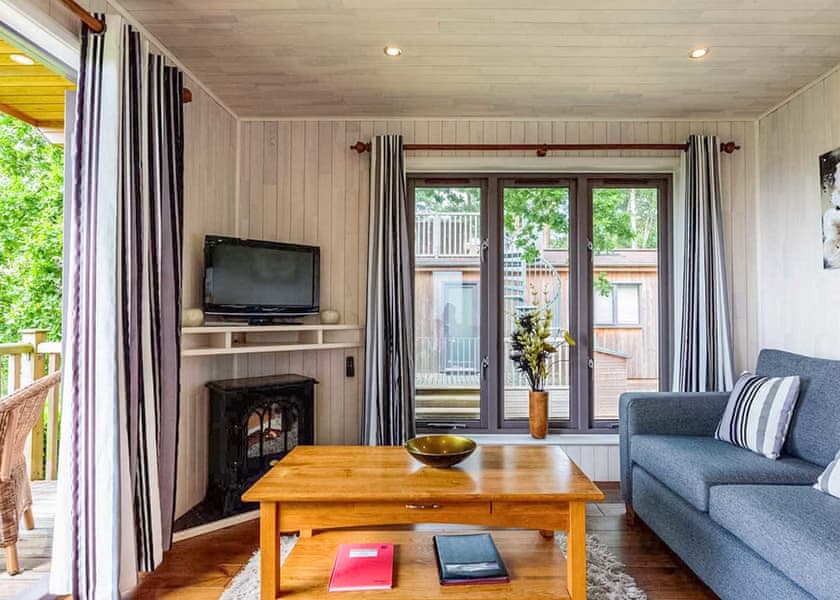 Vista Lodge with Hot Tub 4-6 Pet - Sandy Balls Holiday Village, Godshill, Fordingbridge