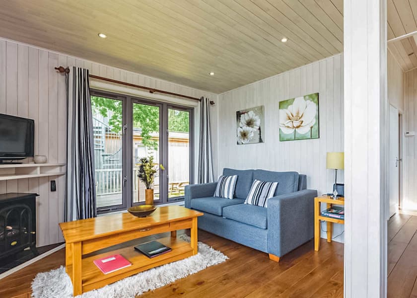 Vista Lodge with Hot Tub 4-6 Pet - Sandy Balls Holiday Village, Godshill, Fordingbridge