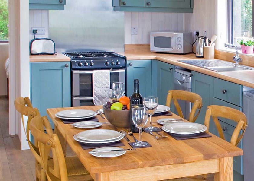 Vista Lodge with Hot Tub 4-6 Pet - Sandy Balls Holiday Village, Godshill, Fordingbridge