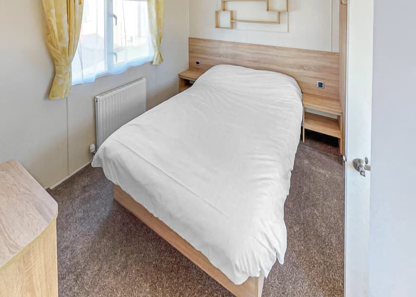 Gold 3 Caravan with Decking sleeps 6 - Sand le Mere Holiday Village, Tunstall, Nr Withernsea