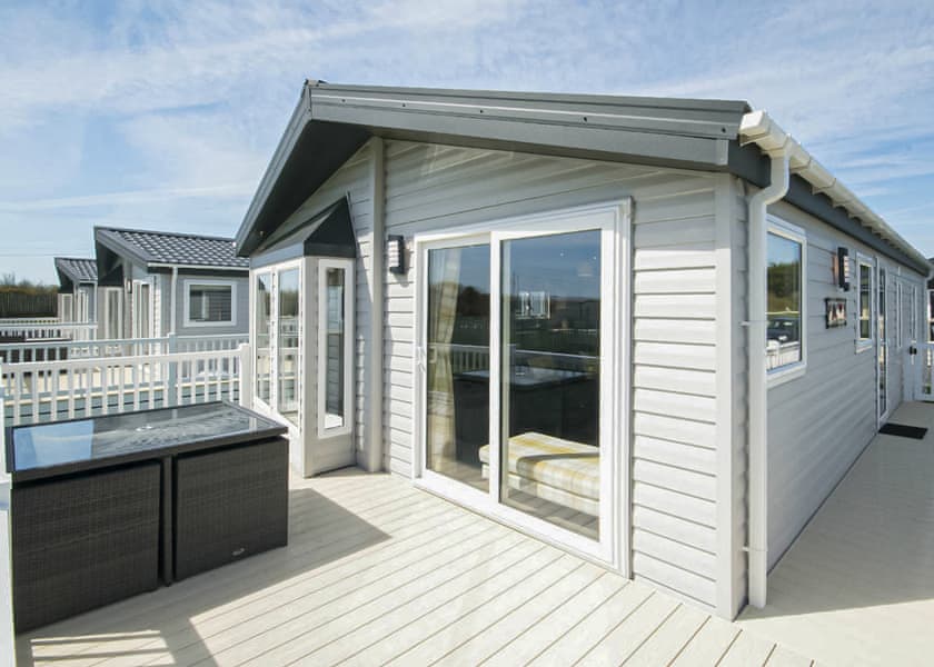 Platinum 2 Lodge - Sand le Mere Holiday Village, Tunstall, Nr Withernsea