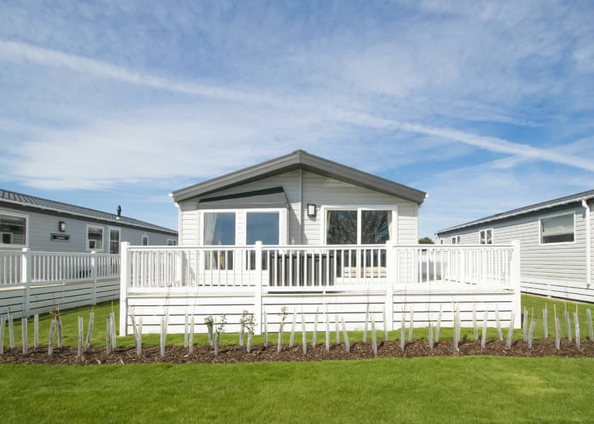 Platinum 2 Lodge - Sand le Mere Holiday Village, Tunstall, Nr Withernsea