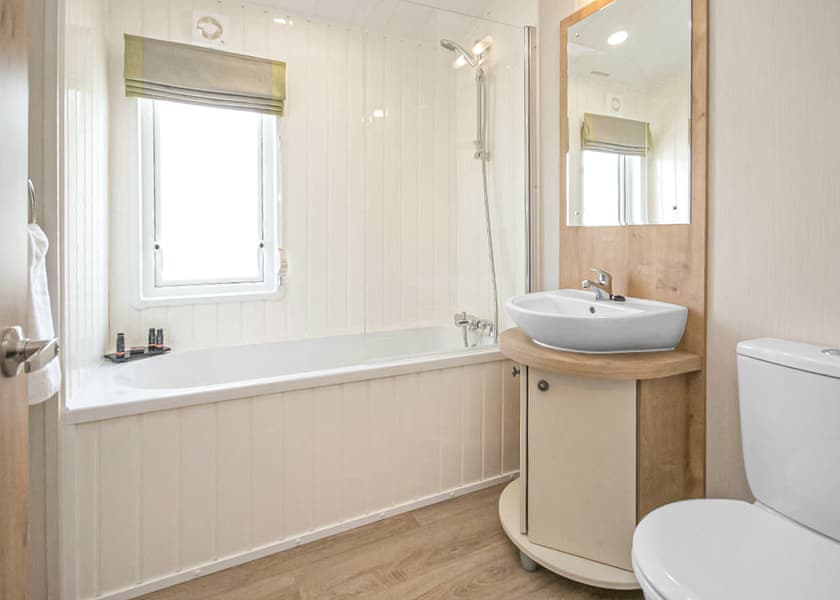 Platinum 2 Lodge - Sand le Mere Holiday Village, Tunstall, Nr Withernsea