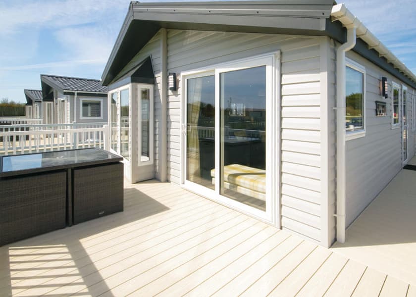 Platinum 3 Lodge - Sand le Mere Holiday Village, Tunstall, Nr Withernsea