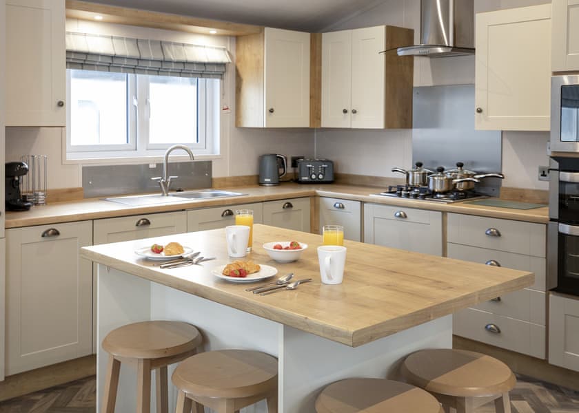 Platinum 3 Lodge - Sand le Mere Holiday Village, Tunstall, Nr Withernsea