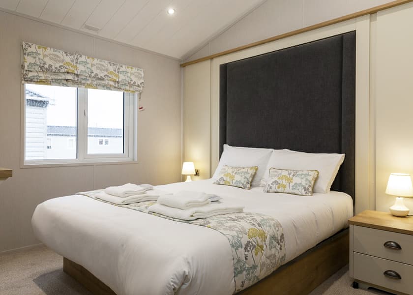 Platinum 3 Lodge - Sand le Mere Holiday Village, Tunstall, Nr Withernsea