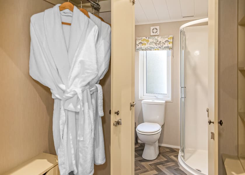 Platinum 3 Lodge - Sand le Mere Holiday Village, Tunstall, Nr Withernsea