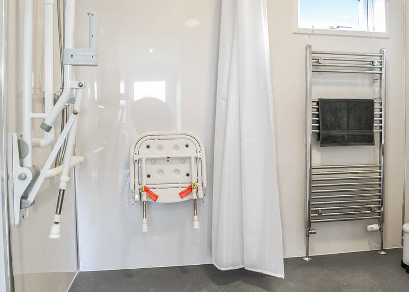 Oak Accessible Lodge - Saxon Mound, Elsworth, near Cambridge