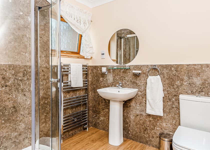 Lyle Executive Lodge - St Andrews Forest Lodges, Kincaple, St Andrews