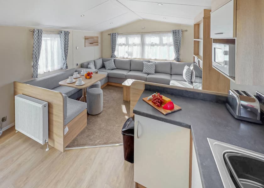 Gold  2 Pet Friendly Caravan with Decking - Par Sands, Par