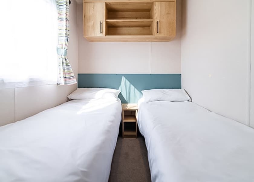 Gold  3 Caravan - Par Sands, Par