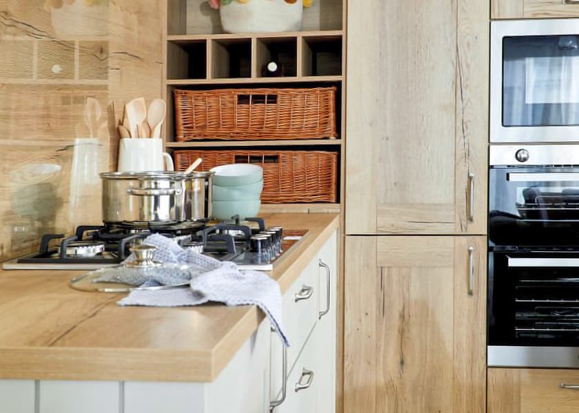 Platinum 2 Pet Friendly Caravan with Decking sleeps 4 - Par Sands, Par