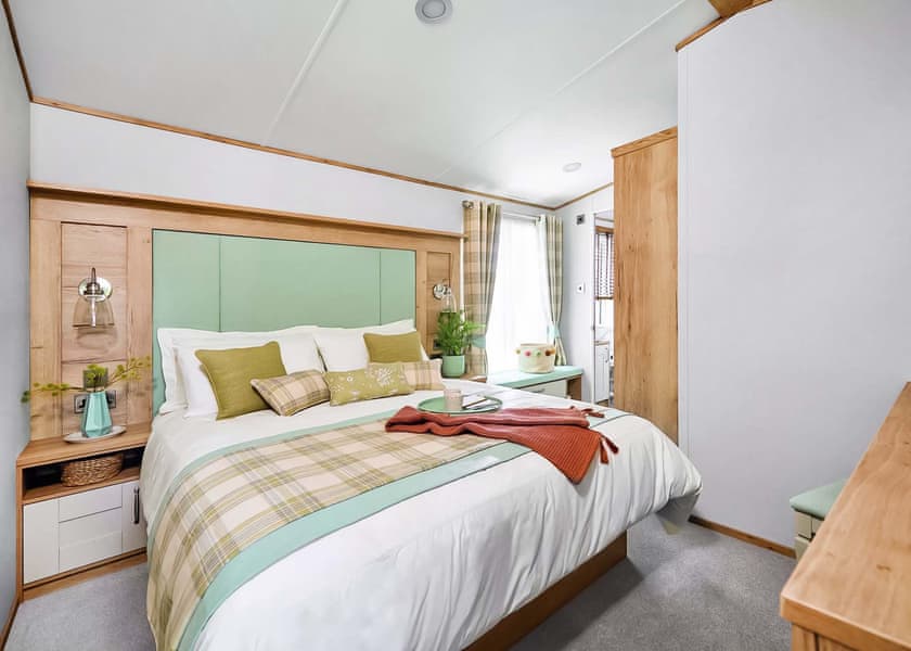 Platinum 2 Pet Friendly Caravan with Decking sleeps 4 - Par Sands, Par