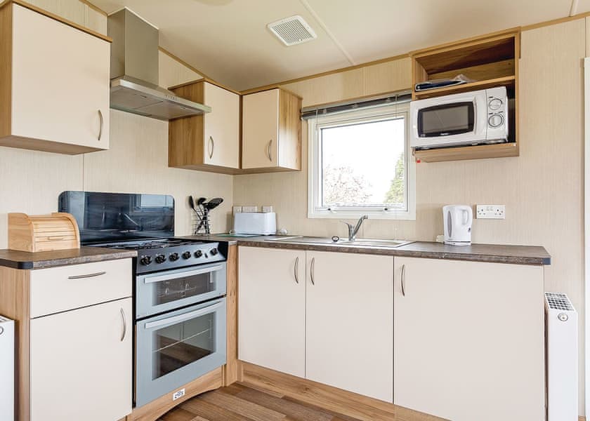 Luxury Caravan (Sleeps 6)