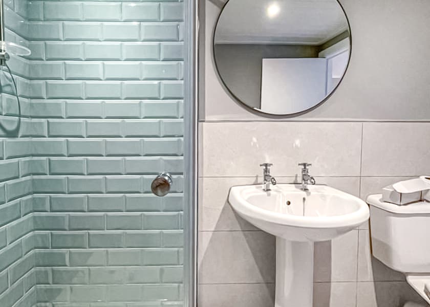 4 bed Hot Tub Cottage (Pet) - Stratheck Holiday Park, Dunoon