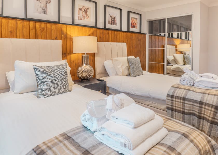 2 bed Hot Tub Cottage (Pet) - Stratheck Holiday Park, Dunoon