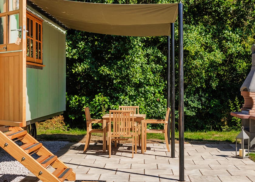 Coastal Hideaway Shepherds Hut - Sun Haven Holiday Park, Mawgan Porth, Nr Newquay