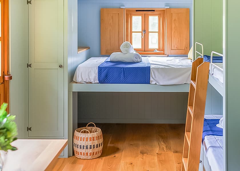 Coastal Hideaway Shepherds Hut - Sun Haven Holiday Park, Mawgan Porth, Nr Newquay