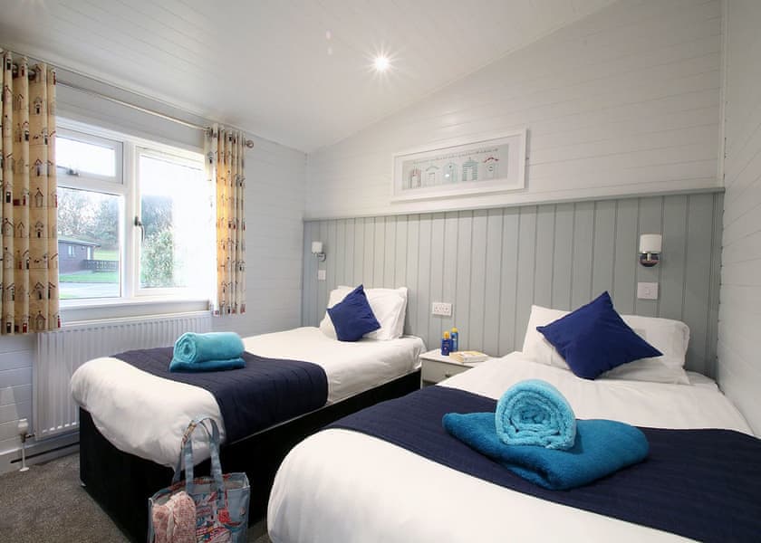 Select Lodge Plus 4 - Shorefield Country Park, Milford-on-Sea, Nr Lymington