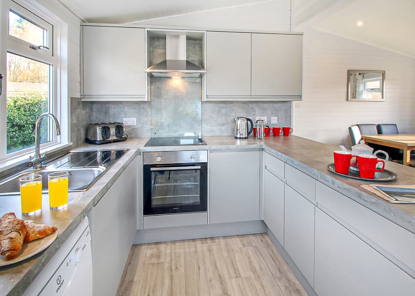 Superior Lodge Plus 4 - Shorefield Country Park, Milford-on-Sea, Nr Lymington