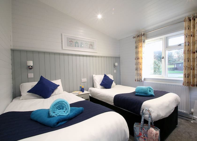 Select Lodge Plus 3 Bunks - Shorefield Country Park, Milford-on-Sea, Nr Lymington