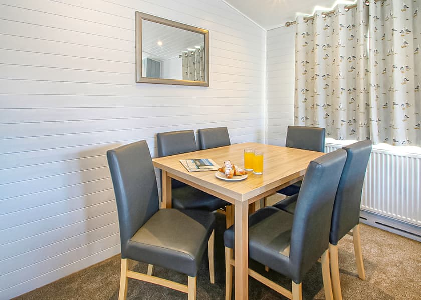 Select Lodge Plus 2 (Pet) - Shorefield Country Park, Milford-on-Sea, Nr Lymington