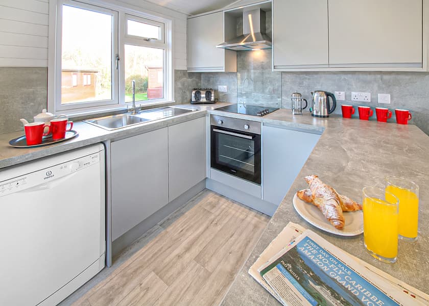 Select Lodge Plus 2 (Pet) - Shorefield Country Park, Milford-on-Sea, Nr Lymington