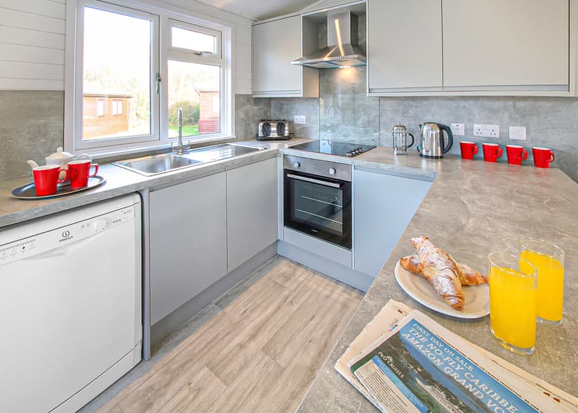 Select Lodge Plus 3 (Pet) - Shorefield Country Park, Milford-on-Sea, Nr Lymington