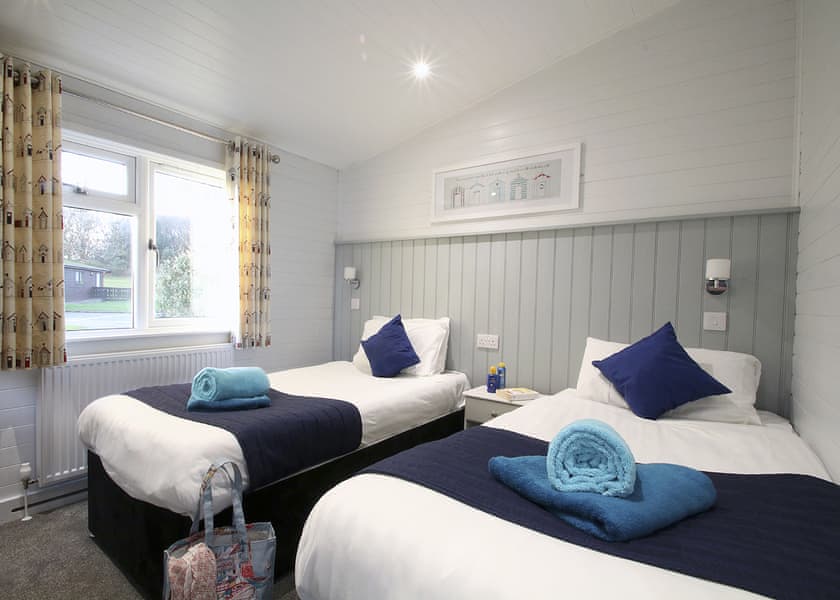 Select Lodge Plus 4 (Pet) - Shorefield Country Park, Milford-on-Sea, Nr Lymington