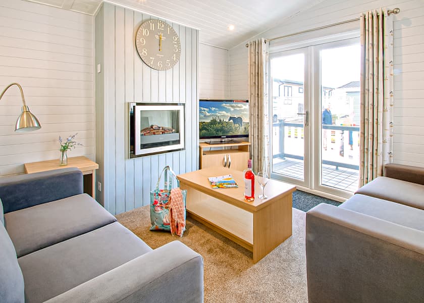 Superior Lodge Plus 4 (Pet) - Shorefield Country Park, Milford-on-Sea, Nr Lymington