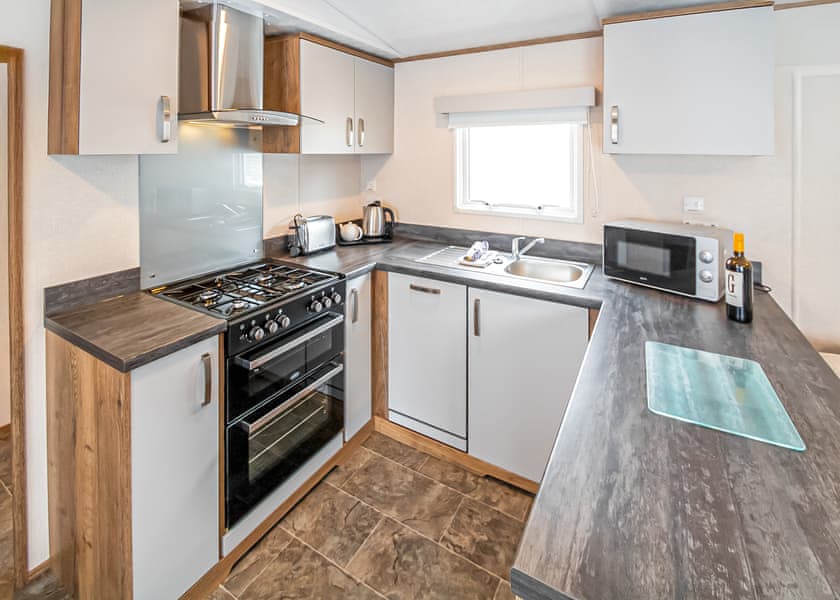 Supreme 3 (Pet) - Shorefield Country Park, Milford-on-Sea, Nr Lymington