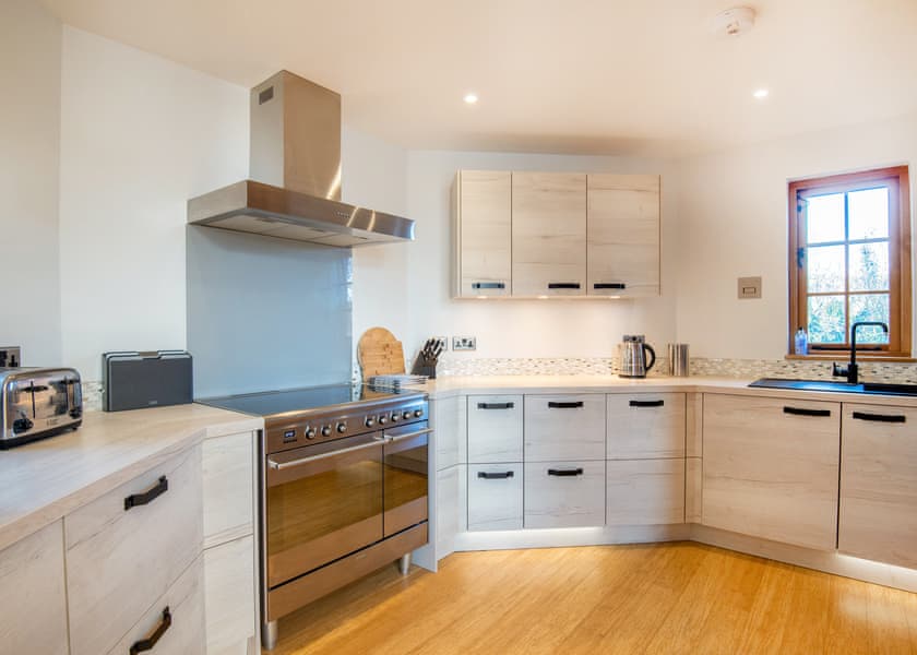 Silvertree House - Shorefield Country Park, Milford-on-Sea, Nr Lymington