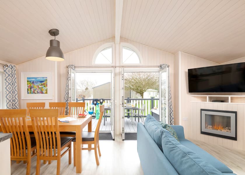 Signature 4 Plus Lodge (Pet) - Shorefield Country Park, Milford-on-Sea, Nr Lymington