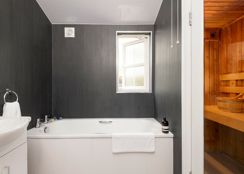 Signature 4 Plus Lodge (Pet) - Shorefield Country Park, Milford-on-Sea, Nr Lymington