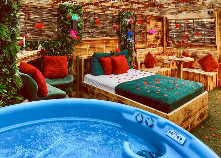 Sherwood SylvanLuxury Love Lodge - Sherwood Castle Holiday Forest, Sherwood Forest, Rufford