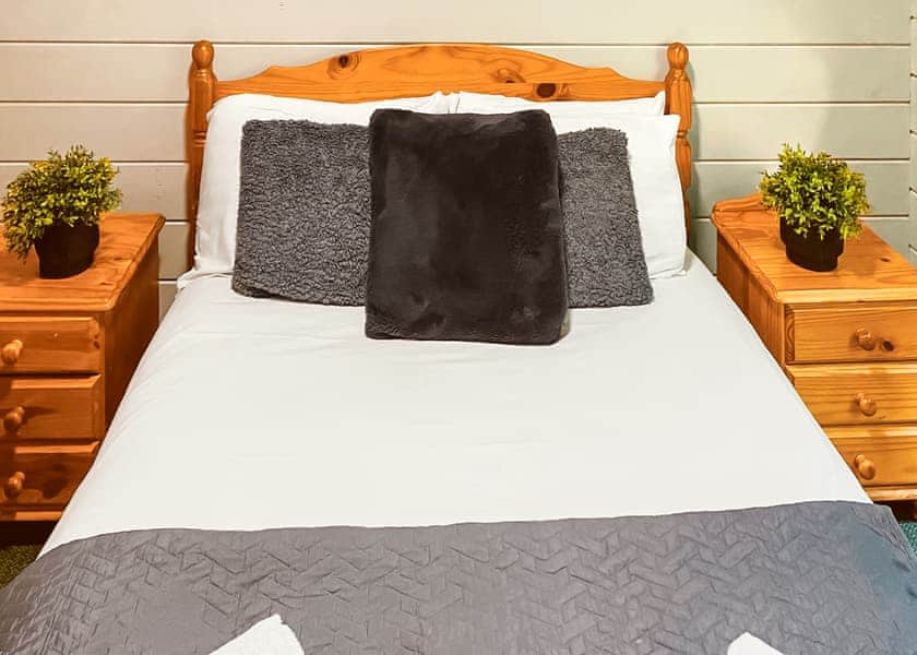 Sherwood SlyvanLuxury Sports Theme Lodge - Sherwood Castle Holiday Forest, Sherwood Forest, Rufford