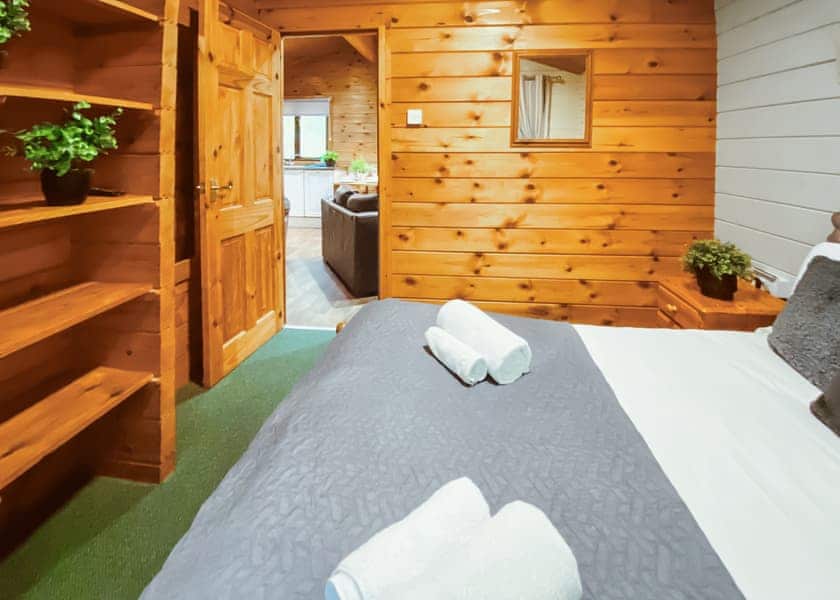 Sherwood SlyvanLuxury Sports Theme Lodge - Sherwood Castle Holiday Forest, Sherwood Forest, Rufford