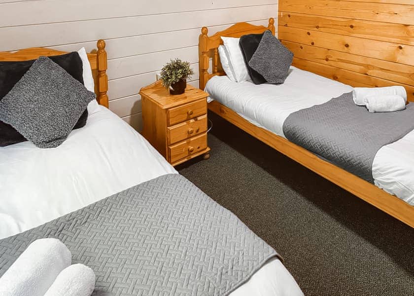 Sherwood SlyvanLuxury Sports Theme Lodge - Sherwood Castle Holiday Forest, Sherwood Forest, Rufford
